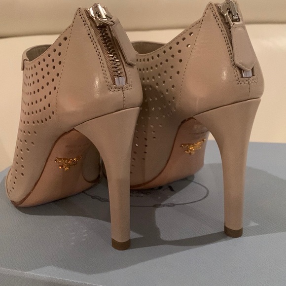 Prada shoes - Picture 2 of 13